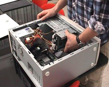 Come montare installare l'hard disk SSD all'interno del PC