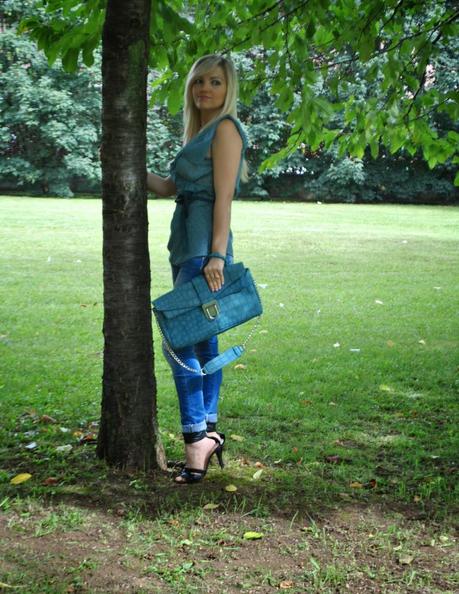 outfit jeans fornarina e camicia con volant a pois camicia polka dots borsa verde stampa cocco stefanel outfit casual outfit luglio 2014 outfit estate 2014 outfit estivi outfit mariafelicia magno fashion blogger di colorblock by felym fashion blogger bionde fashion blogger italiane fashion blogger milano abbinamenti jeans e tacchi outfit jeans e tacchi 