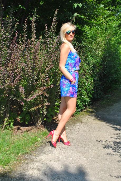 outfit two pieces floral print outfit shorts a fiori e top a fiori outfit scarpe fucsia abbinamenti scarpe fucsia come abbinare le scarpe fucsia bracciale modi e mode outfit luglio 2014 outfit estate 2014 outfit estivi outfit mariafelicia magno fashion blogger di colorblock by felym outfit fashion blogger bionde fashion blogger italiane fashion blogger milano 