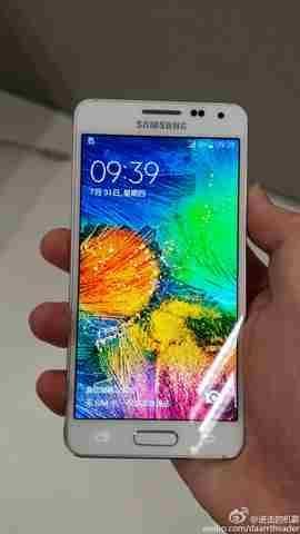 Samsung Galaxy Alpha bianco Anteprima foto rubate da un rivenditore caratteristiche dettagliate