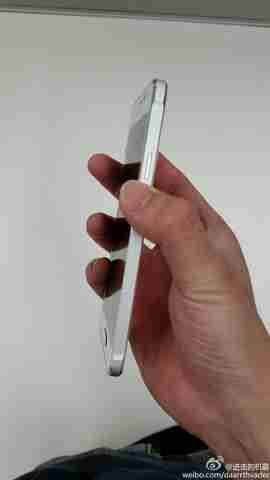 Samsung Galaxy Alpha bianco Anteprima foto rubate da un rivenditore caratteristiche dettagliate
