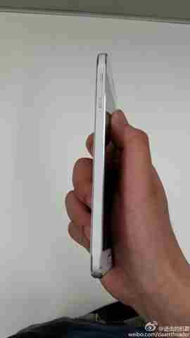Samsung Galaxy Alpha bianco Anteprima foto rubate da un rivenditore caratteristiche dettagliate