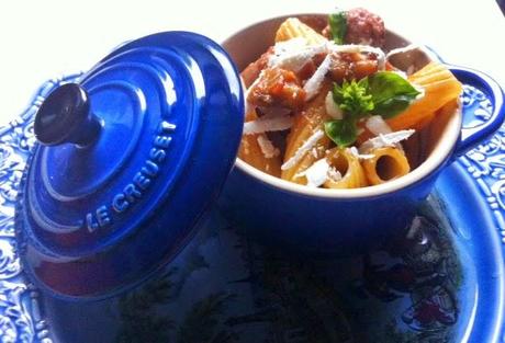 Pasta con melanzane e salsiccia