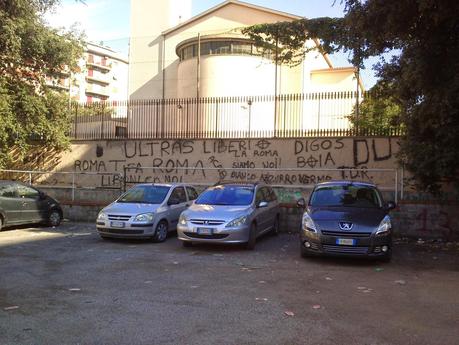 Come tentare la riqualificazione delle aree verdi non di pregio? Le foto vomitevoli di Piazza Sabaudia e una proposta