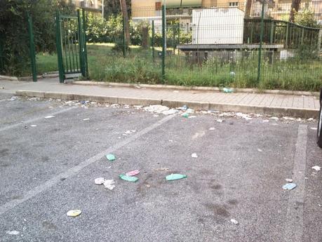 Come tentare la riqualificazione delle aree verdi non di pregio? Le foto vomitevoli di Piazza Sabaudia e una proposta