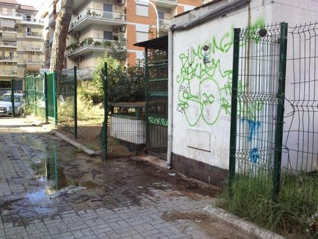 Come tentare la riqualificazione delle aree verdi non di pregio? Le foto vomitevoli di Piazza Sabaudia e una proposta