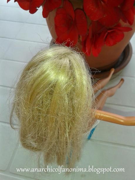 Barbie dai lunghi capelli annodati