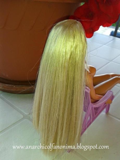 Barbie dai lunghi capelli annodati