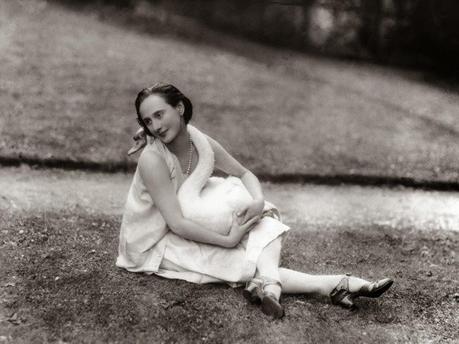 Anna Pavlova and her pet swan Jack.