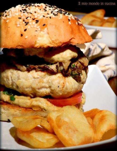 BURGER di pollo CON MELANZANe, pesto di POMOdori SECCHI e ricotta