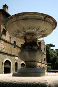 Fontana piazza campitelli 3