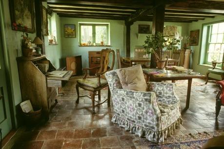 Virginia and Leonard Woolf's XVIIth century retreat: Monk's House and its garden.