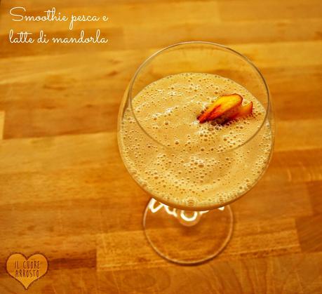 LO SMOOTHIE VEGAN: PESCA E LATTE DI MANDORLA