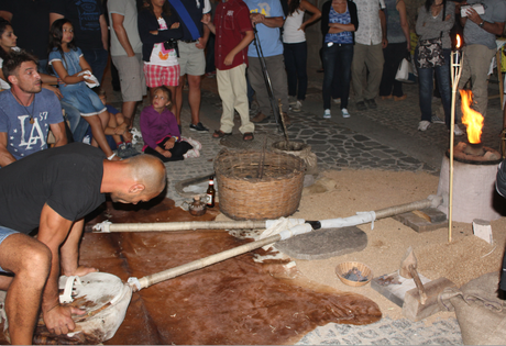 Straordinario evento in Ogliastra: archeologia sperimentale per realizzare un bronzetto.