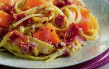 Linguine al melone e speck