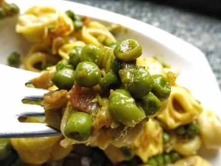 Tortellini con salsa al curry