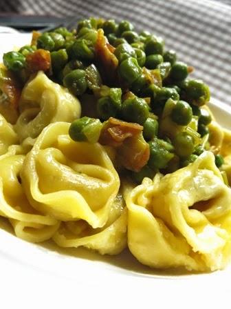 Tortellini con salsa al curry