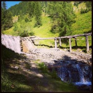 Ruscello sul sentiero che conduce al Santa Croce sopra San Cassiano - Val Badia (foto personale)