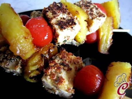 Spiedini agrodolci di ananas e tofu aromatizzato: un concetto di sapore che appaga corpo e spirito