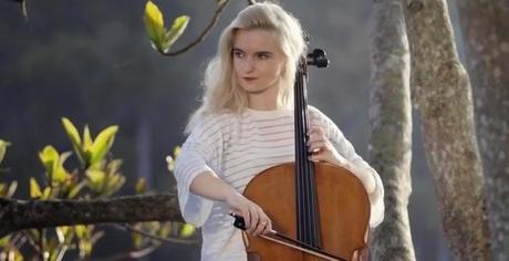 Extraordinary: canta una minorenne nella hit dei Clean Bandit