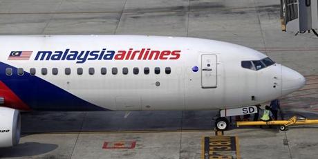 Francia, un ufficiale di bordo della Malaysia Airlines avrebbe cercato di violentare una passeggera