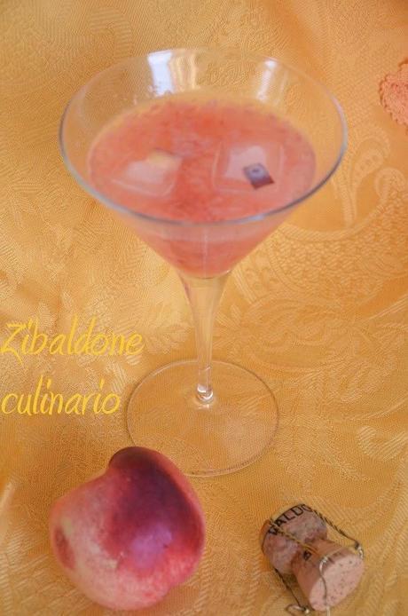 Bellini cocktail homemade per un pranzo di Ferragosto speciale Bellini cocktail homemade per un pranzo di Ferragosto speciale