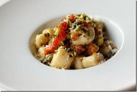 Gnocchi di ricotta con sugo di zucchine e pomodori_thumb[1]