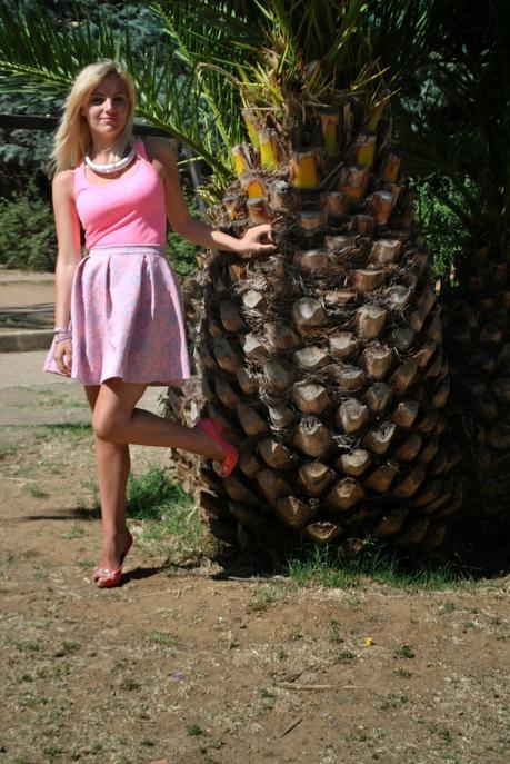 outfit gonna a ruota e canotta fucsia abbinamenti gonna a ruota come abbinare la gonnaa ruota abbinamenti canotta fucsia come abbinare la gonna fucsia collana majique outfit agosto 2014 outfit estivi outfit estate 2014 fashion blogger bionde scarpe fornarina in raso fashion blogger milano outfit mariafelicia magno fashion blogger di colorblock by felym 