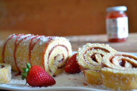 Rotolo al cocco e confettura di fragole