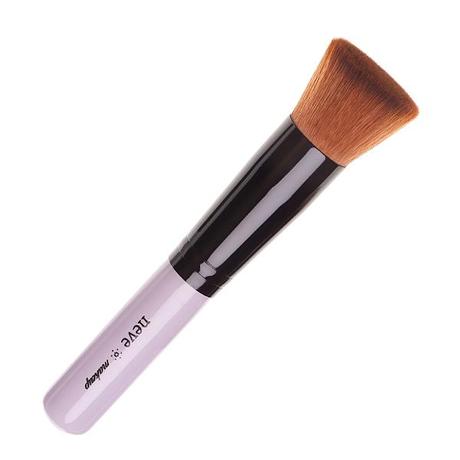 Neve Cosmetics: Fondodinta High Coverage e pennello kabuki piatto