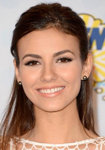 Victoria Justice - Teen Choice Awards 2014: i migliori beauty look | AccidiosaV