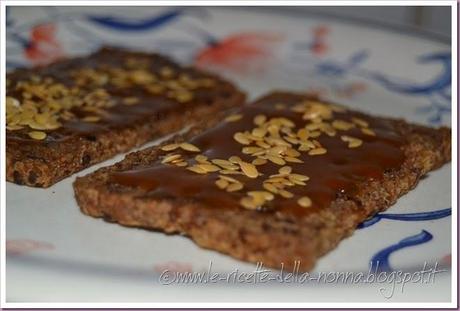 Pane integrale con semi di lino e salsa al caramello mou (18)