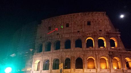 Fori Imperiali senza pace. Gli abusivi ora invadono la strada anche di notte. Territorio completamente abbandonato, divorato da ogni racket