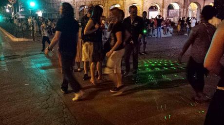 Fori Imperiali senza pace. Gli abusivi ora invadono la strada anche di notte. Territorio completamente abbandonato, divorato da ogni racket