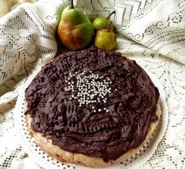 Torta rovesciata di pere con glassa al cioccolato