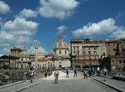Cartoline Roma: fascino della capitale riscoperto occhi piccoli