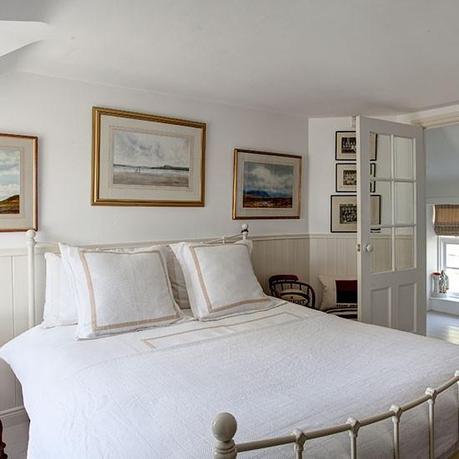 Guest bedroom | County Antrim cottage | House tour | PHOTO GALLERY | 25 Beautiful Homes | Housetohome.co.uk