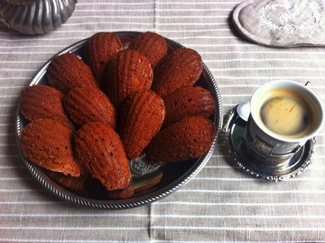 Madeleine al cioccolato e nocciole