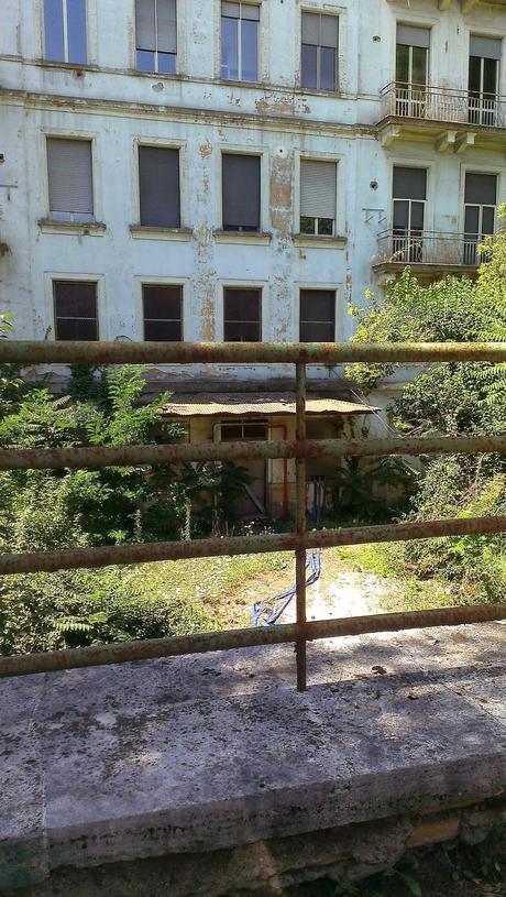 Le condizioni dell'Ospedale Forlanini. Un vanto, un nosocomio modello a livello mondiale negli anni Trenta. Oggi in abbandono