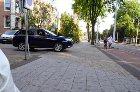 I confronti: l'abisso che ci separa da Amsterdam. Mezzi pubblici, arredo urbano, aree verdi, stazioni, rifiuti e molto altro