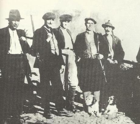 Castiglione Garfagnana - Cacciatori alla partenza per una battuta - Foto tratta da 