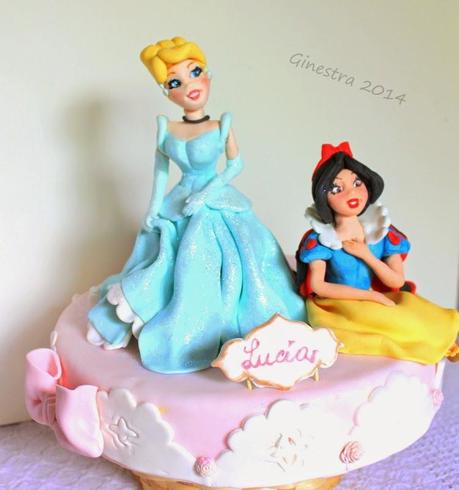 Torta principesse Disney: Cenerentola, Belle e Biancaneve  Polvere di  Zucchero:cake design e sugar art.Corsi decorazione torte,cupcakes e  fiori.Shop on line