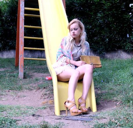 Playing with Romwe cardigan Romwe cardigan Oasap denim shorts petite models petite fashion blogger Teresa Morone