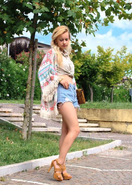 Playing with Romwe cardigan Romwe cardigan Oasap denim shorts petite models petite fashion blogger Teresa Morone