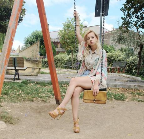 Playing with Romwe cardigan Romwe cardigan Oasap denim shorts petite models petite fashion blogger Teresa Morone