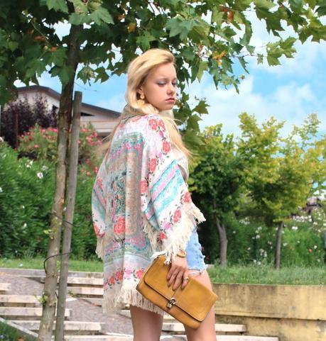 Playing with Romwe cardigan Romwe cardigan Oasap denim shorts petite models petite fashion blogger Teresa Morone
