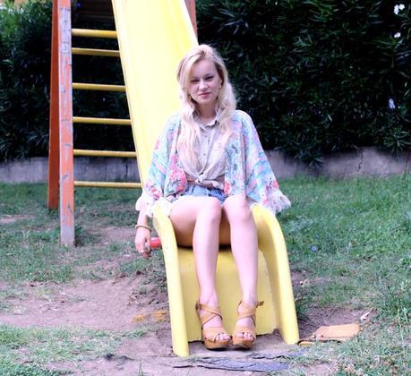 Playing with Romwe cardigan Romwe cardigan Oasap denim shorts petite models petite fashion blogger Teresa Morone
