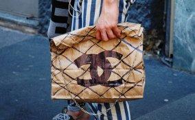 Anche fare la spesa è chic, con le Supermarket Bags di Moschino e Chanel