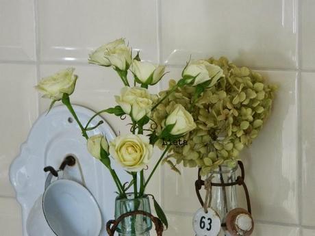 Un manichino e una corona