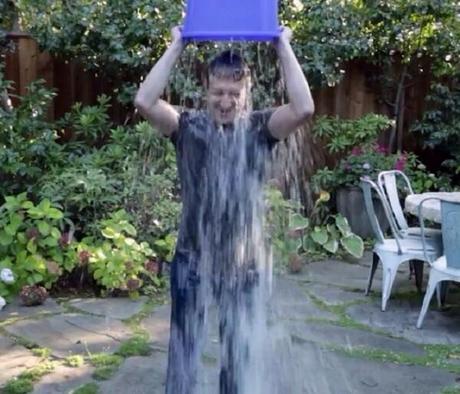 Ice Bucket Challenge: cos’è e perchè se ne parla tanto? Ice Bucket Challenge: cos'è e perchè se ne parla tanto